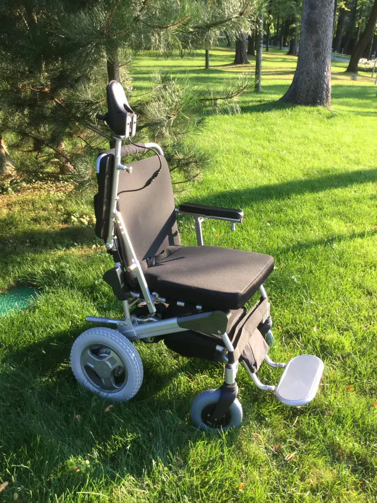 FLEXiThrone eThrone 12DW Lehký skládací elektrický invalidní vozík